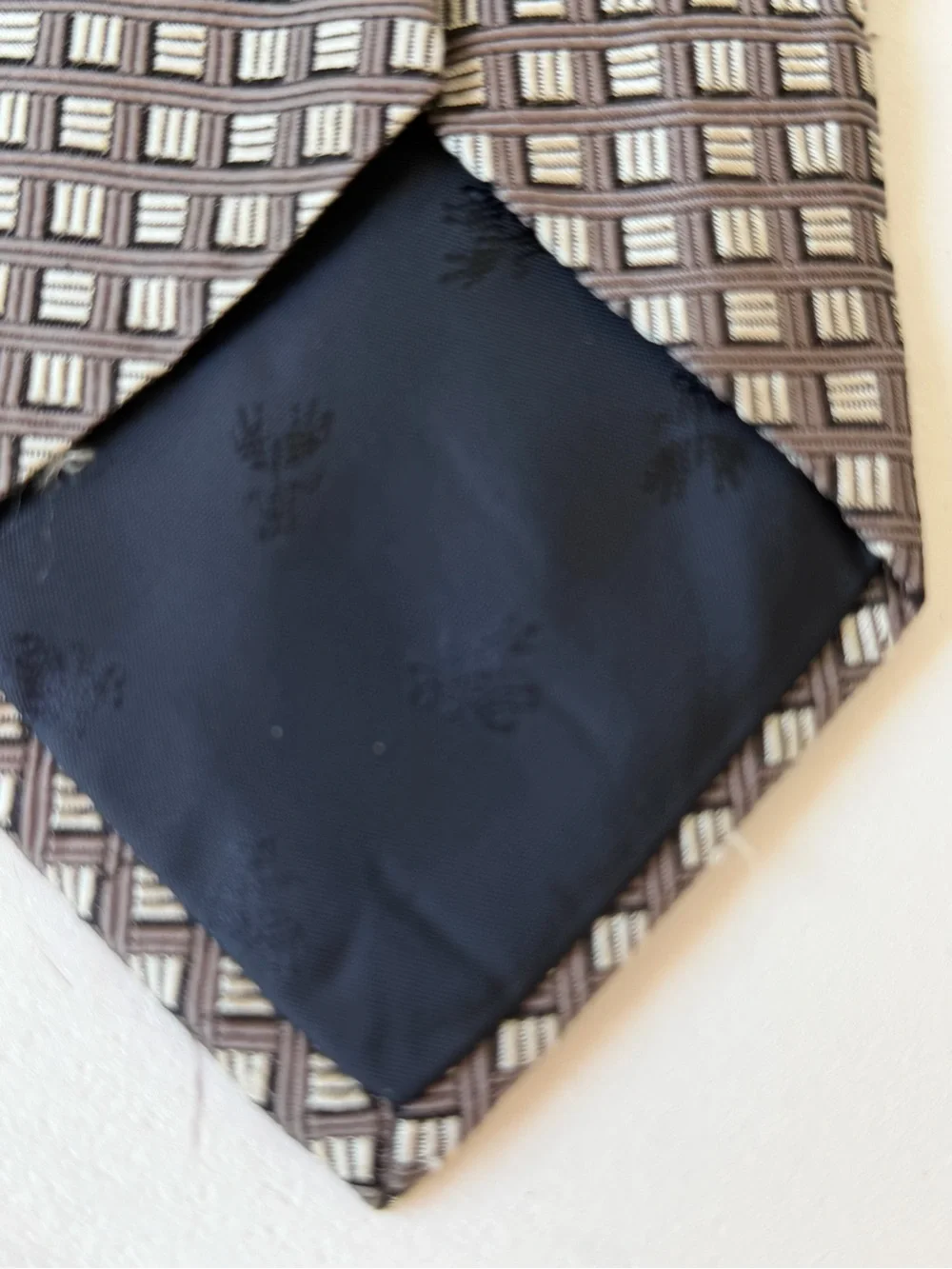 Brooks Brothers Gray and Cream Geometric Silk Tie